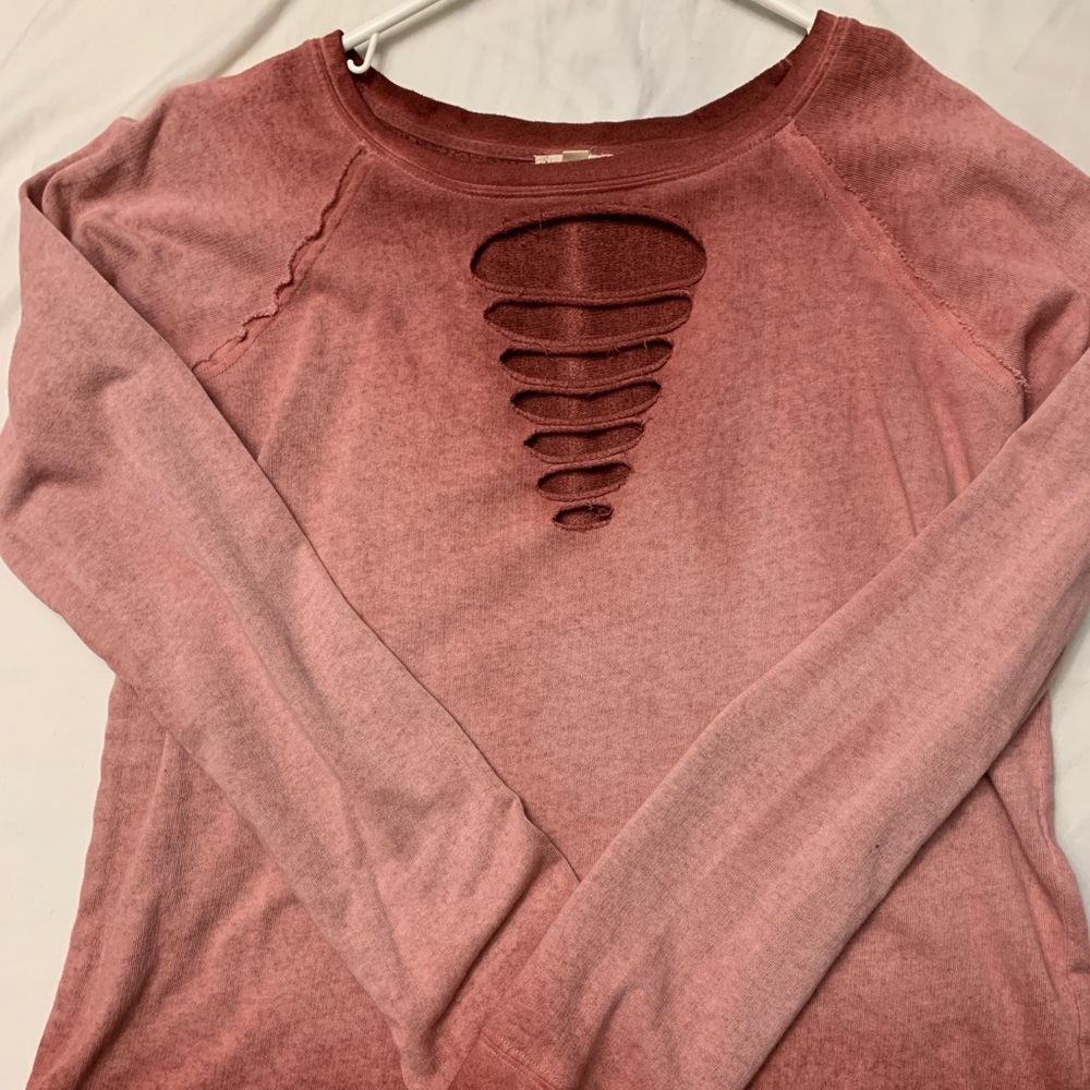 Sweatshirt with cute detail.